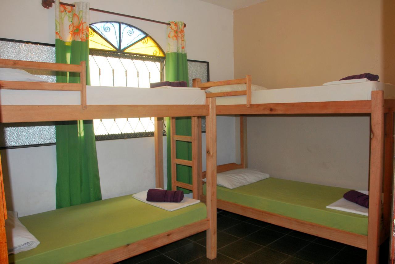 Nautilus Hostel Парати Екстериор снимка